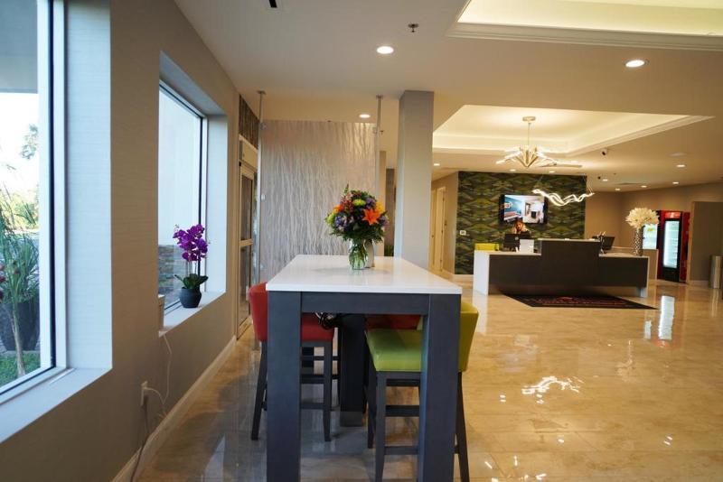 Hawthorn Suites By Wyndham Kissimmee Gateway Extérieur photo