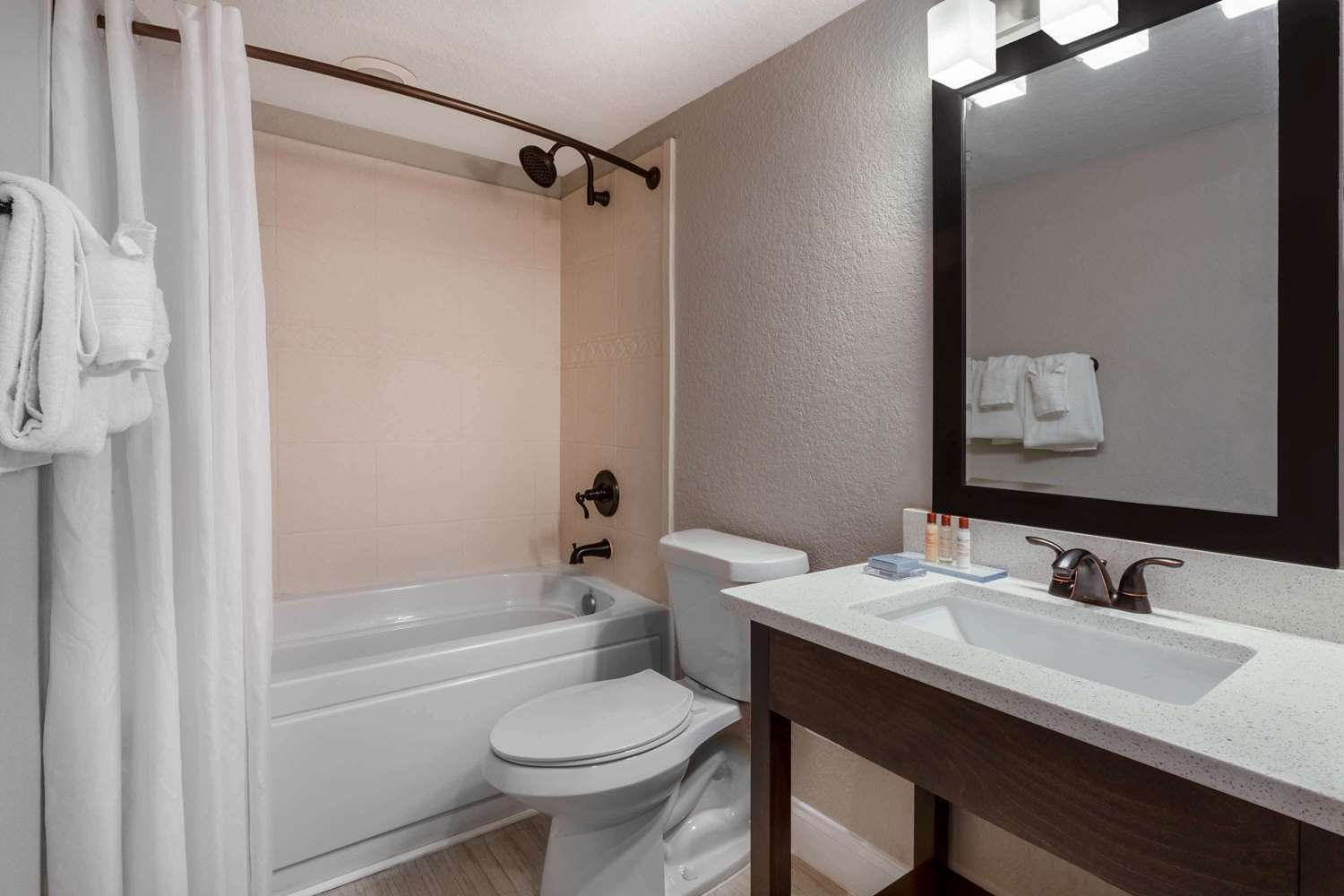 Hawthorn Suites By Wyndham Kissimmee Gateway Extérieur photo